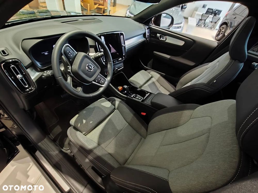 Volvo XC 40 B4 AWD Ultimate Dark - 21