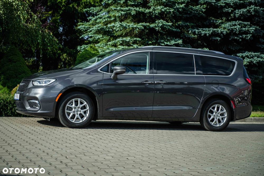 Chrysler Pacifica 2021 photo 2