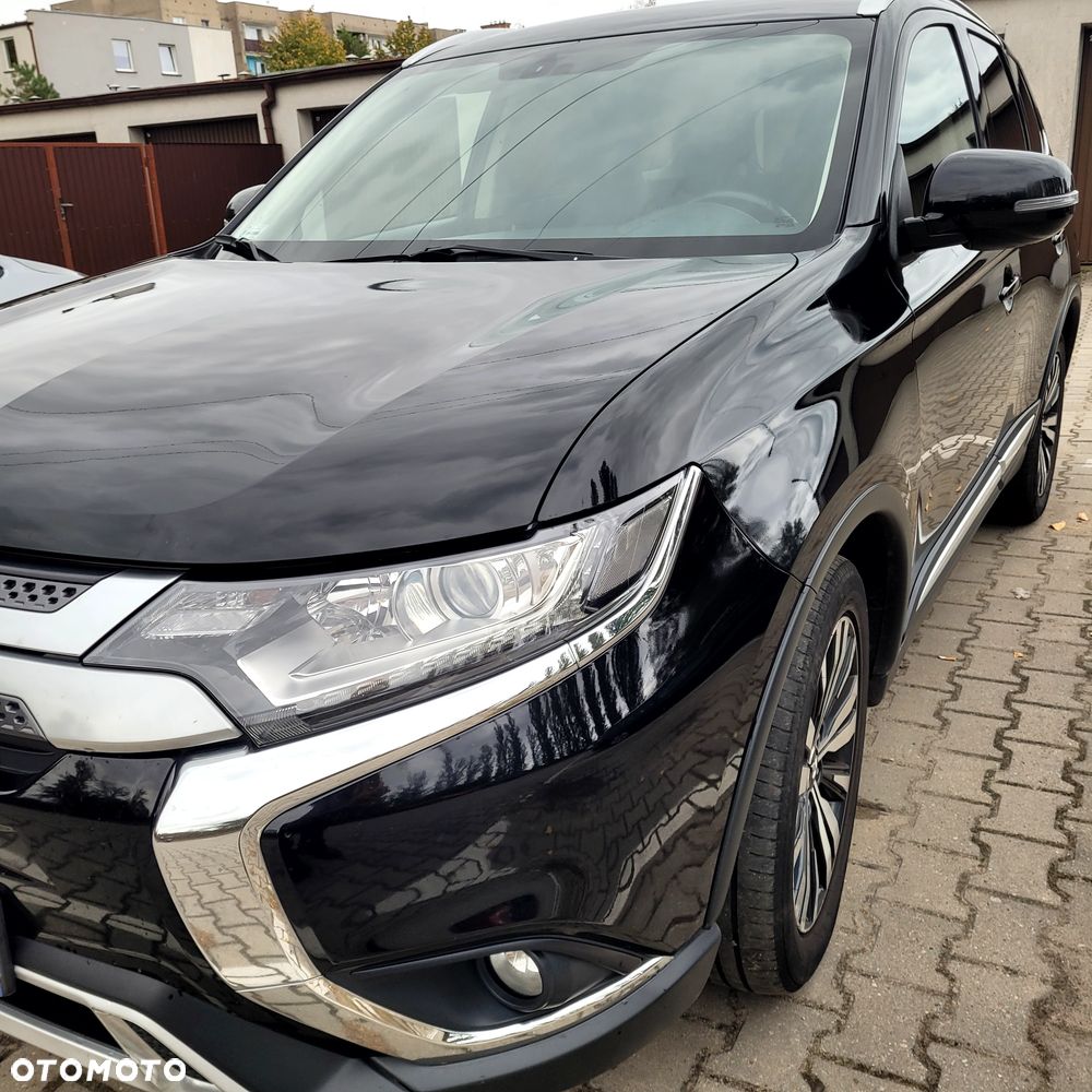 Mitsubishi Outlander - 2
