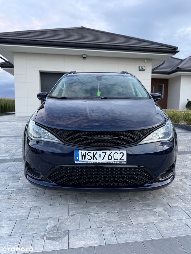 Chrysler Pacifica - 3
