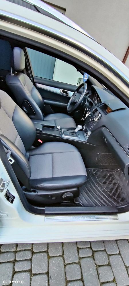 Mercedes-Benz Klasa C 180 CGI Automatik BlueEFFICIENCY Avantgarde - 22