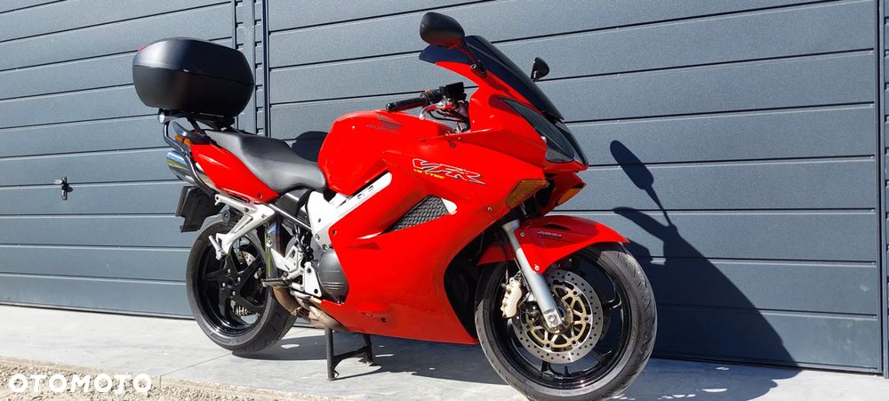 Honda VFR - 25