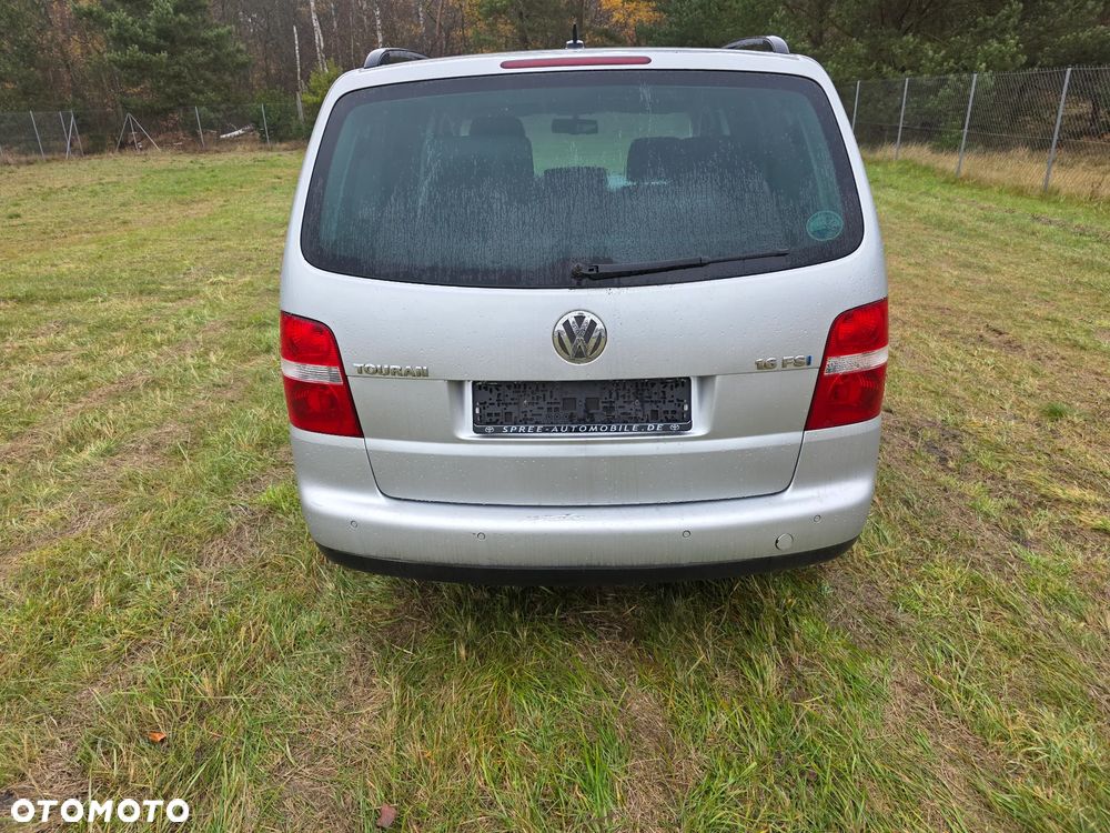 Volkswagen Touran 1.6 FSI - 4