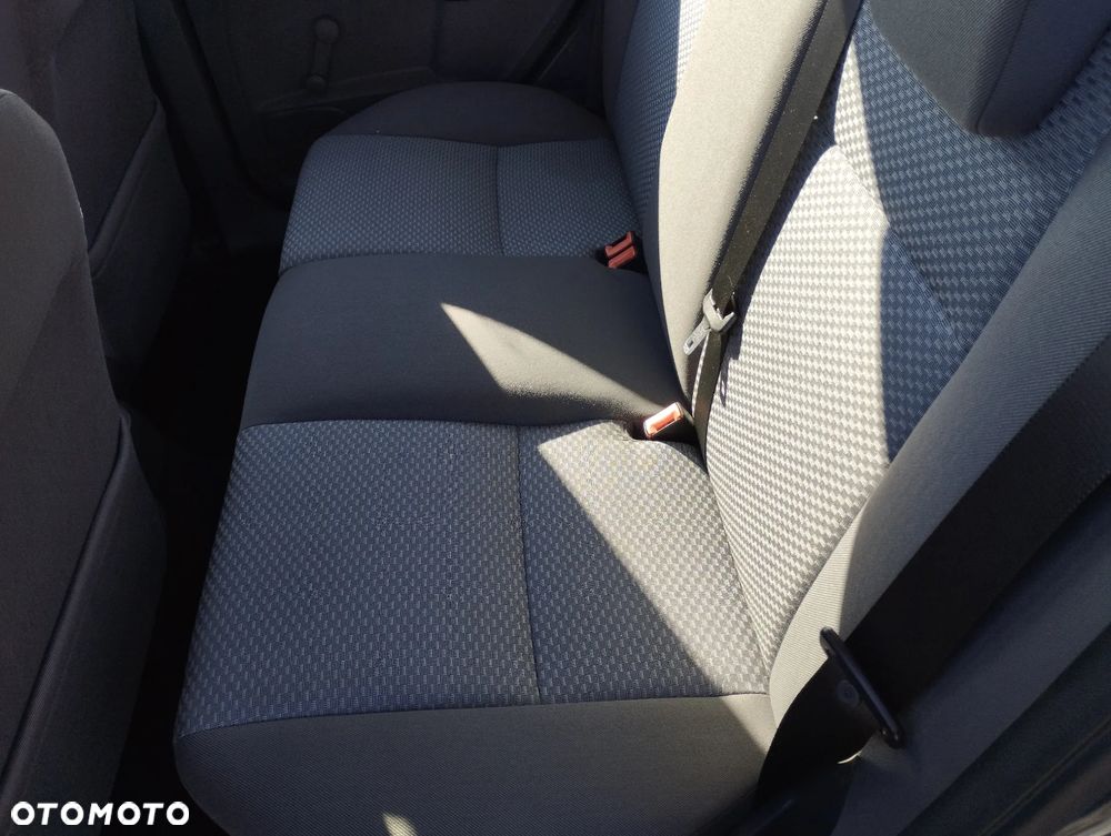 Ford Focus 1.6 16V Fun X - 21