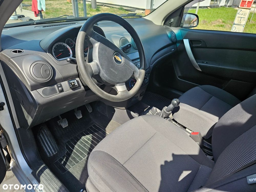 Chevrolet Aveo 1.2 16V Base+ - 10