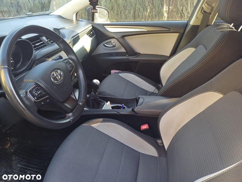 Toyota Avensis 2.0 D-4D Premium - 3