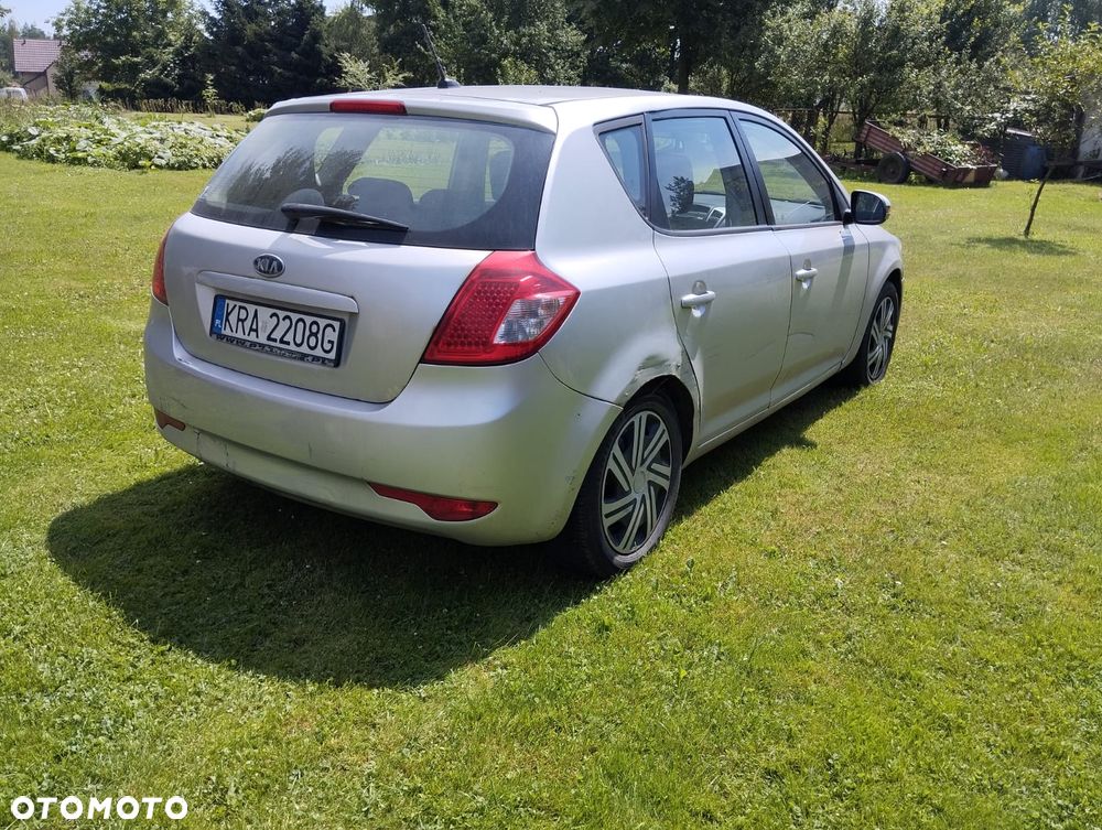 Kia Ceed 1.6 Crdi M Euro2012 - 10