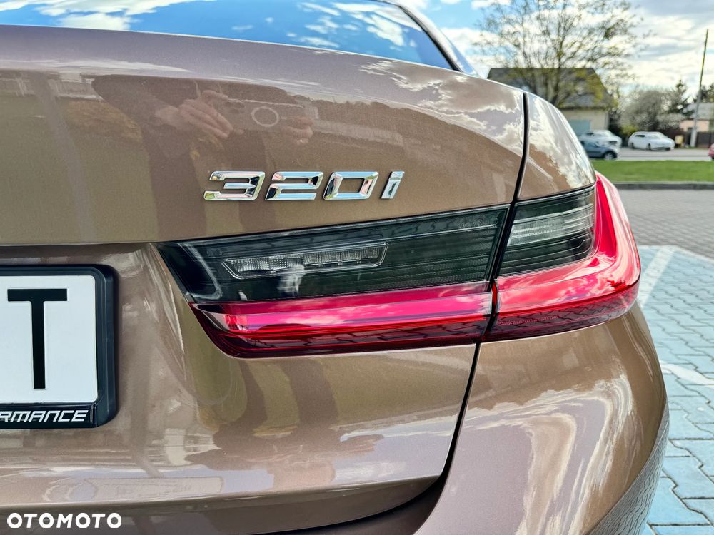 BMW Seria 3 320i Luxury Line sport - 17