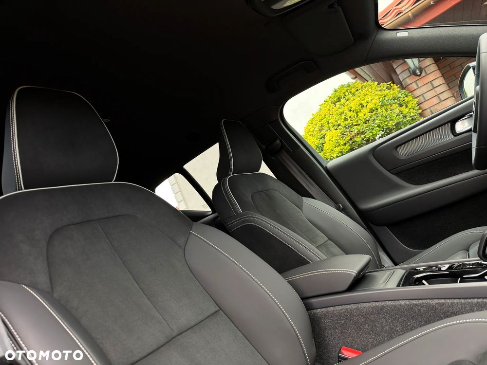 Volvo XC 40 B3 B DKG Ultra Black Edition - 9