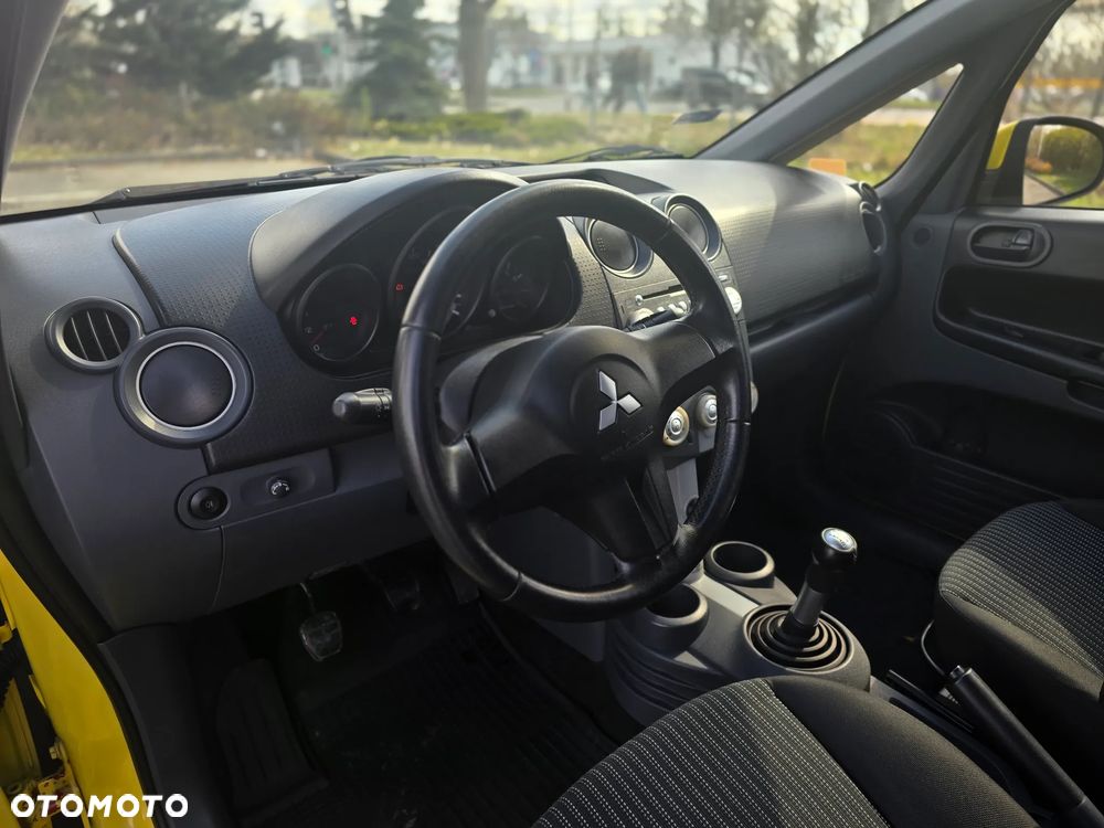 Mitsubishi Colt - 10