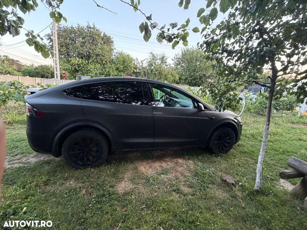 Tesla Model X - 5