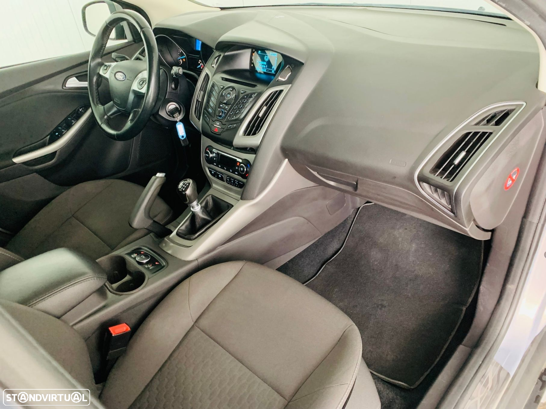 Ford Focus 1.0 EcoBoost S&S TITANIUM - 32