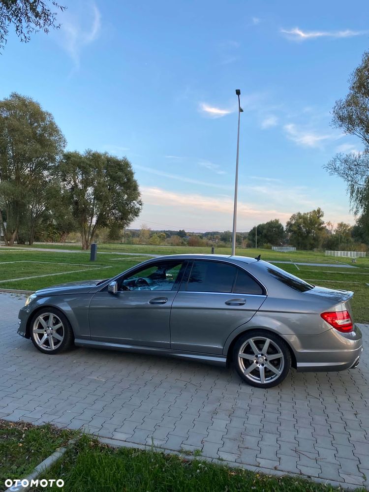 Mercedes-Benz C-Class 2012 photo 4