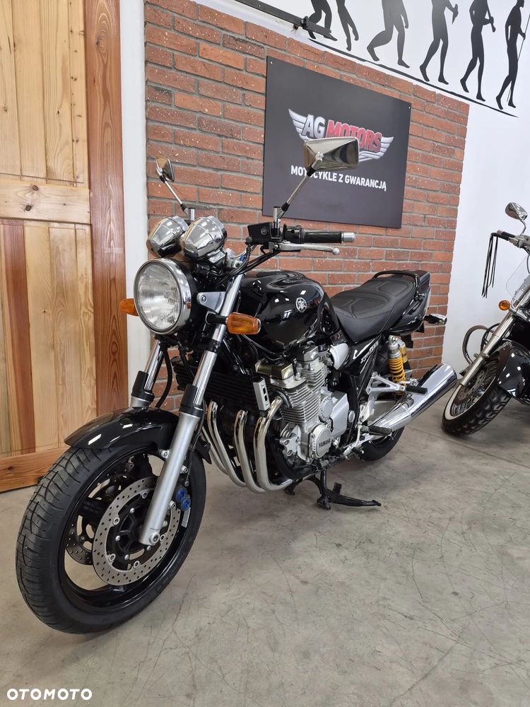 Yamaha XJR - 8