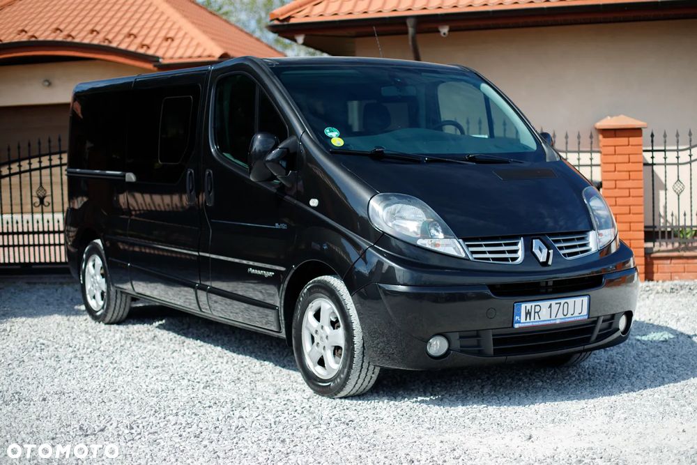 Renault Trafic Grand Passenger Black Edition - 1