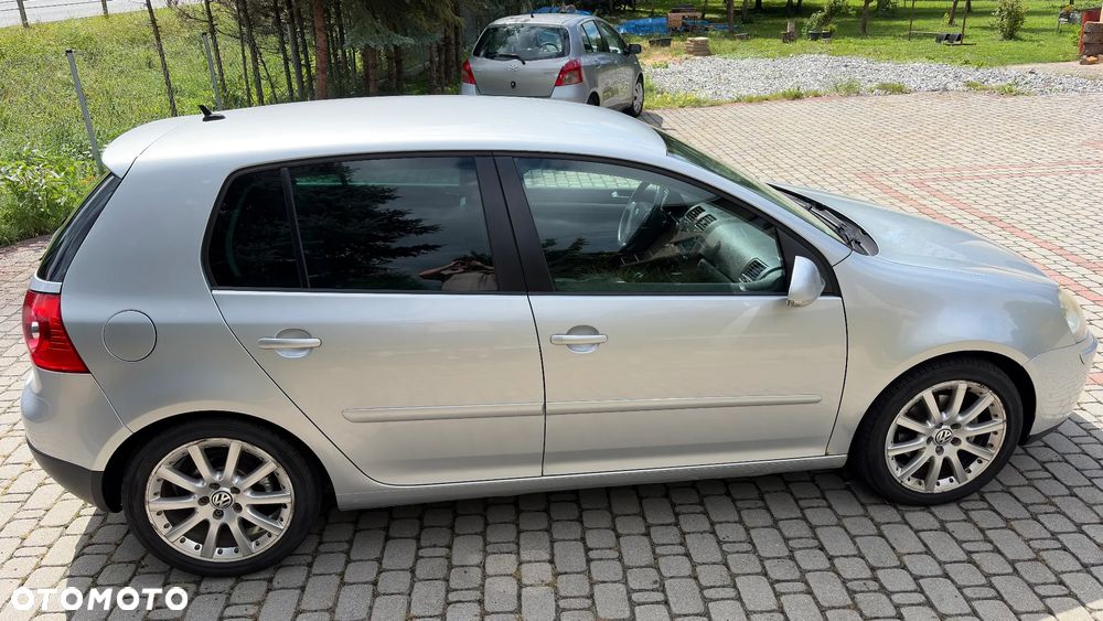 Volkswagen Golf 2.0 FSI Sportline - 3
