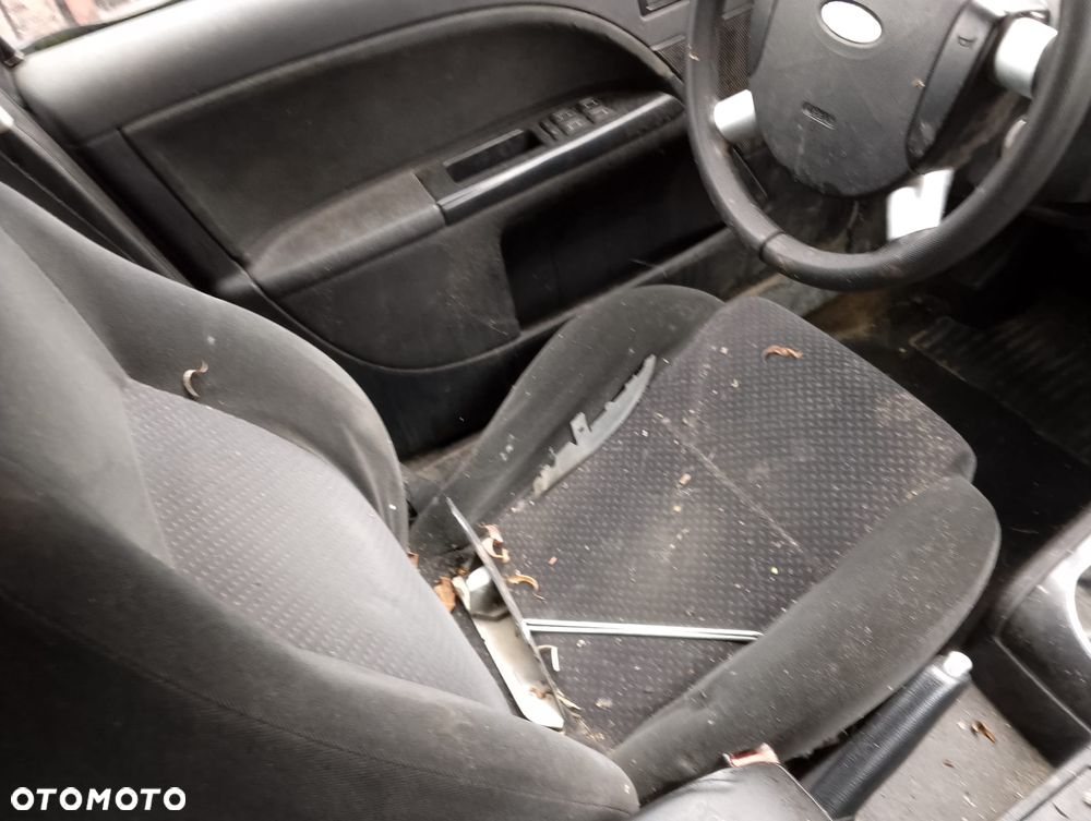 Ford Mondeo Mk.3 (00-03r.) 1.8B 125KM. Silnik CHBA, CHBB Skrzynia MTX 75 lakier Stardust Silver (metalic) . Cały na części GWARANCJA !!!  Przód Tył Zestaw Komplet Drzwi Klapa Zderzak Błotnik Maska Grill Atrapa Szyba Pas Lampa Lusterko Boczki Fotel Kanapa Kokpit Deska Rozdzielcza Przełącznik Włącznik Sterownik Przewody Wiązka Instalacja Moduł Komputer Czujnik Listwa Pompa Alternator Wtryski Głowica Rozrusznik Kompresor Sprzęgło Dwumas Silnik Skrzynia ABS Klimatyzacji Paliwa Wspomagania Kolektor Turbina Przepustnica Zawór Chłodnica Koło Hak Belka Sanki Zawieszenie Mcpherson Półoś Amortyzator Wydech Tłumik Zacisk Most - 37