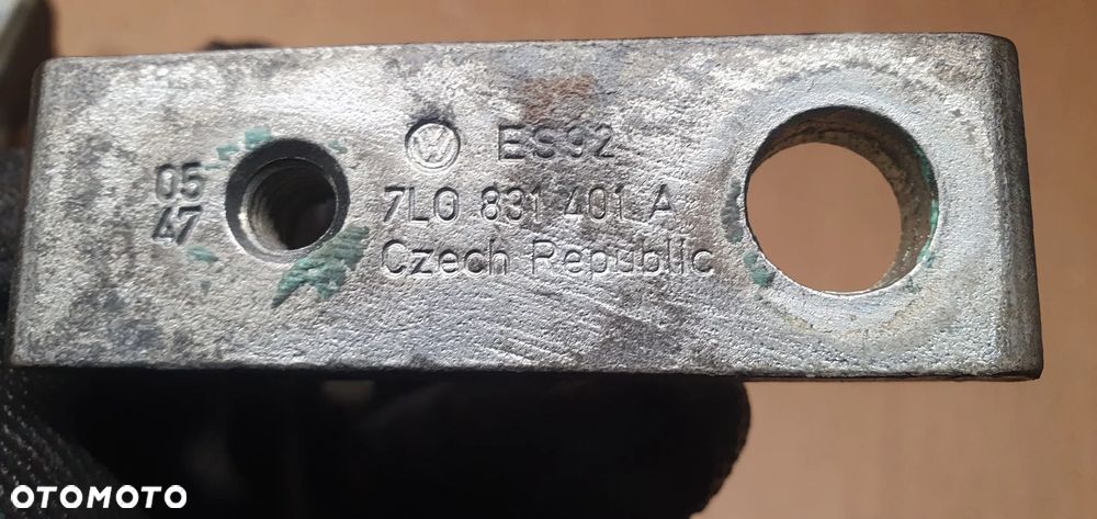 Zawias lewy przód przedni górny dolny para VW Touareg 7L0831411 - 6