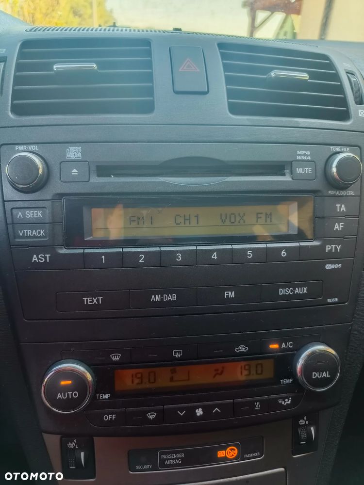 Toyota Avensis 2.0 D-4D - 12