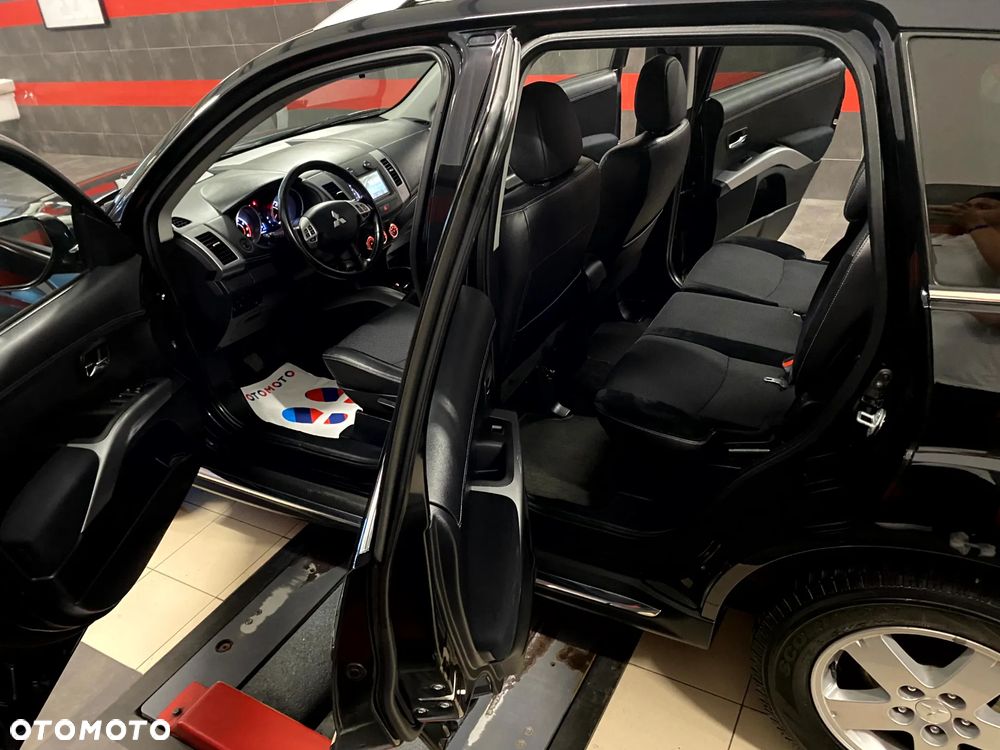 Mitsubishi Outlander 2.0 Intense 2WD - 16