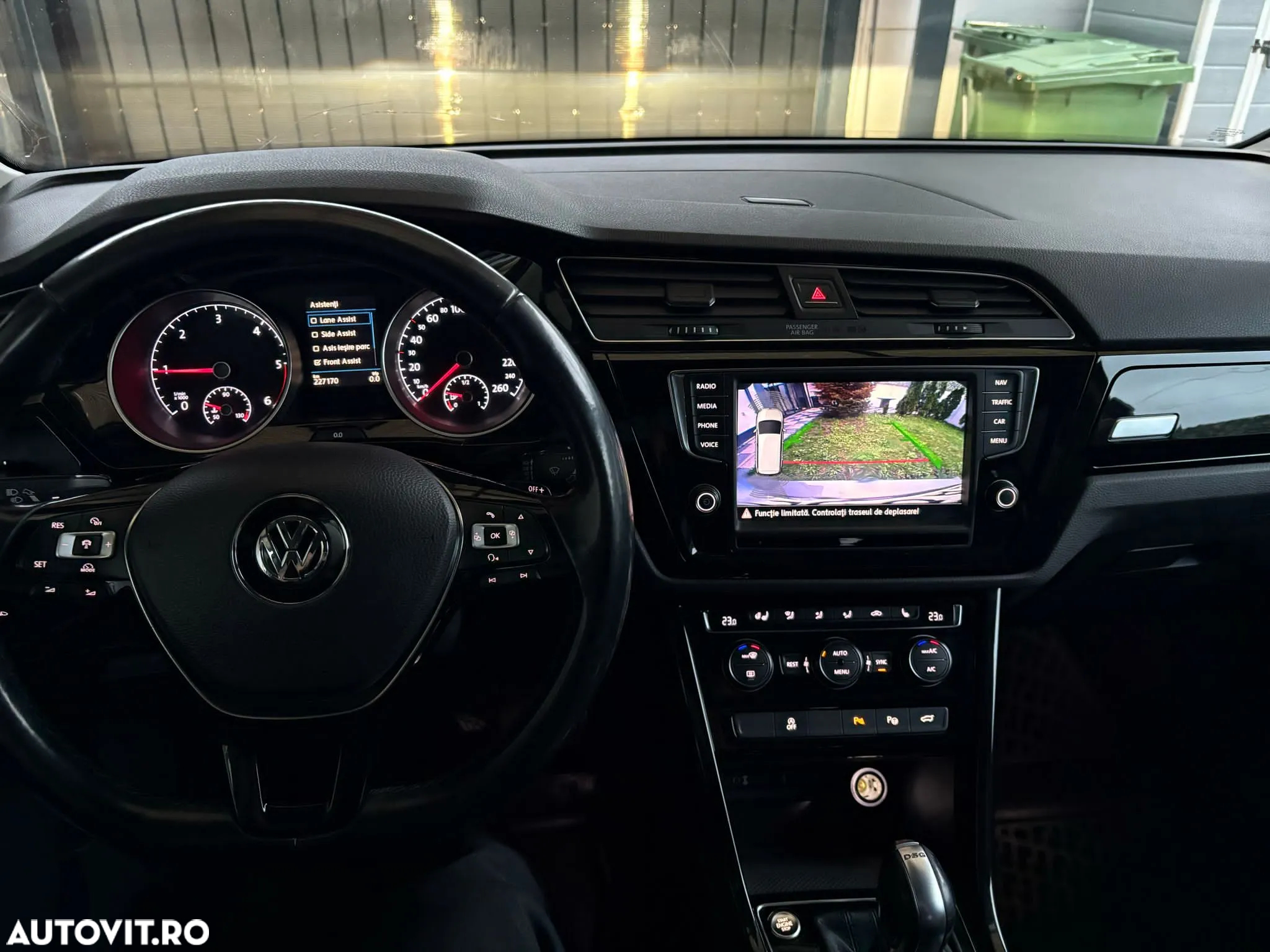Volkswagen Touran 2.0 TDI DSG Highline - 10