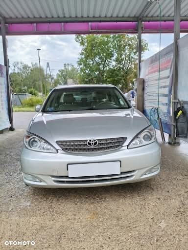 Toyota Camry - 1