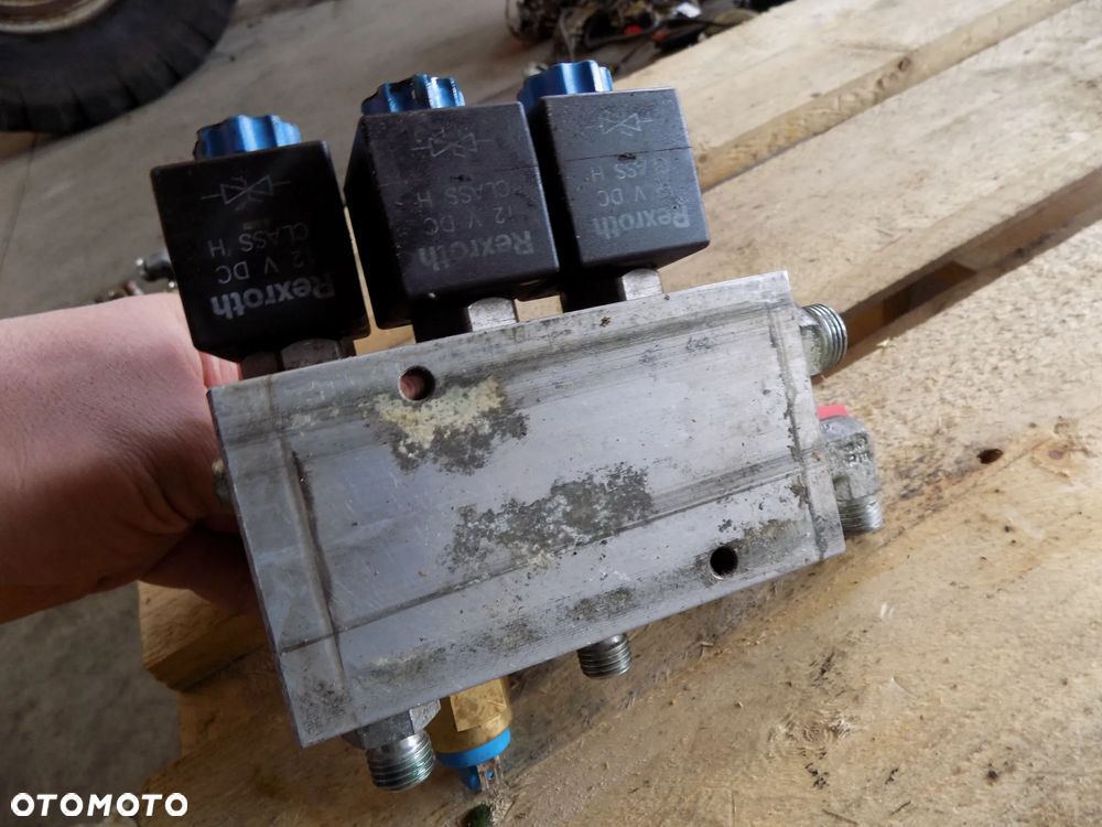 Merlo P 34.7 rozdzielacz r934003816 rexroth cewka rexroth cfk13206me0001 - 6