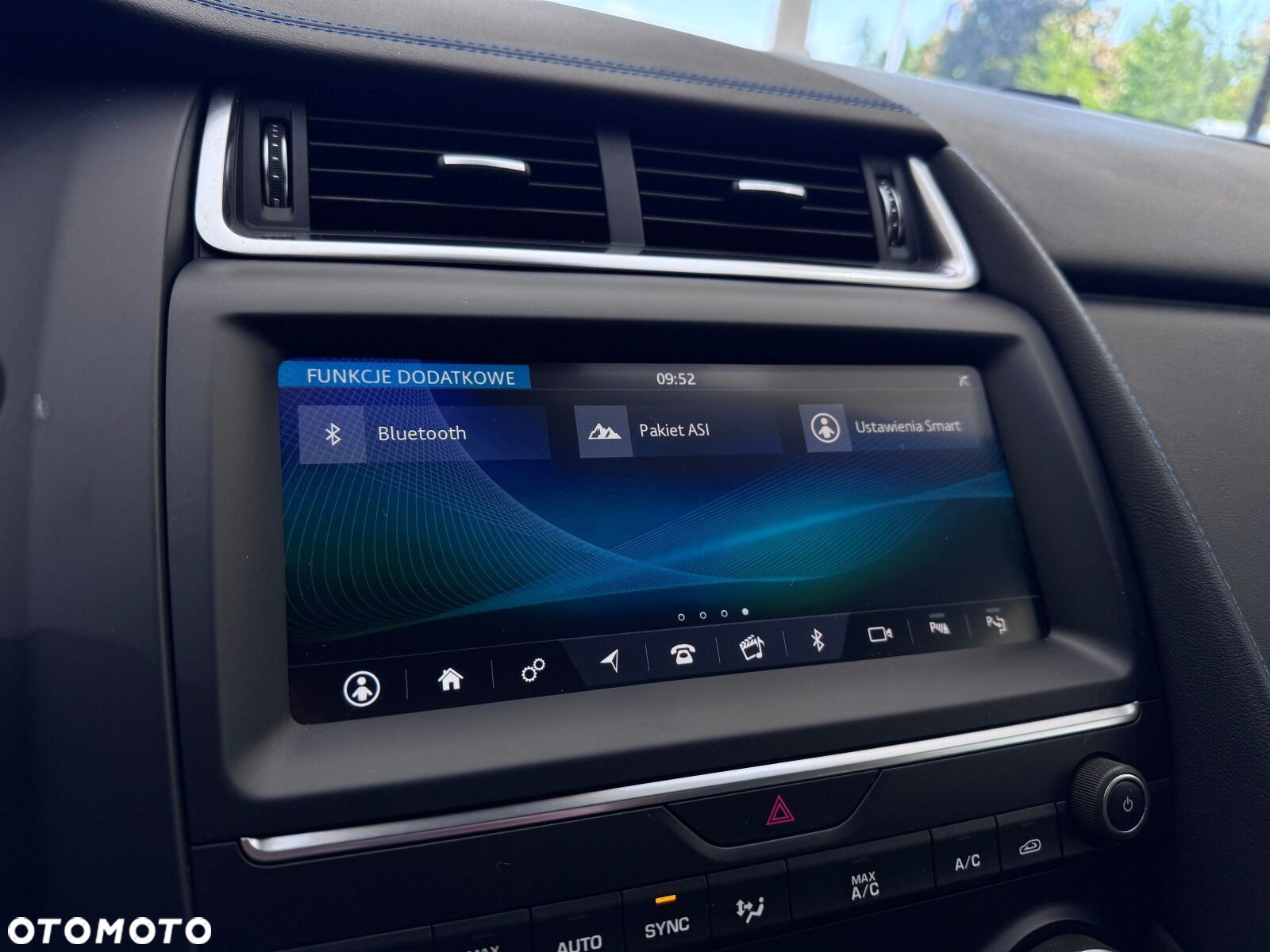 Jaguar E-Pace 2.0 i4D AWD R-Dynamic S - 34
