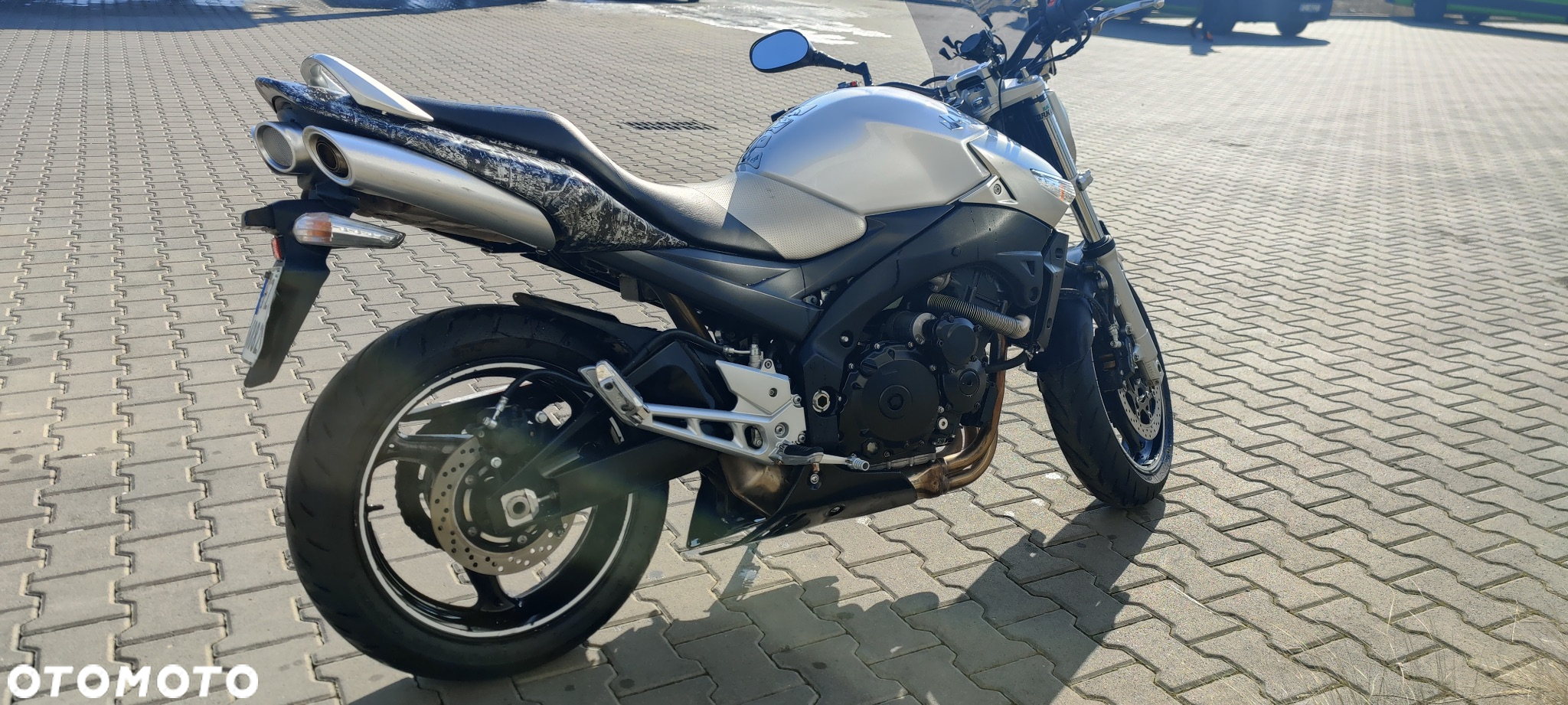 Suzuki GSR - 3