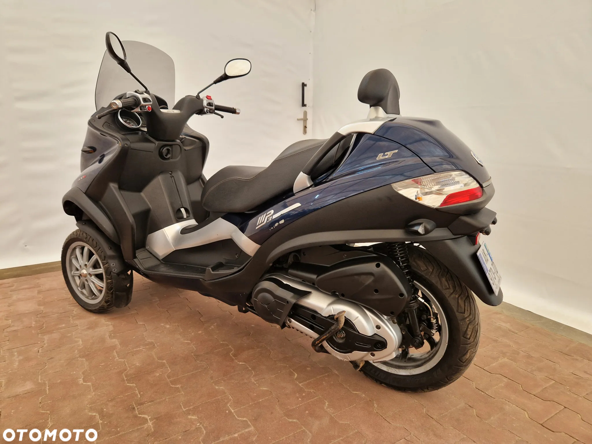 Piaggio MP-3 - 12