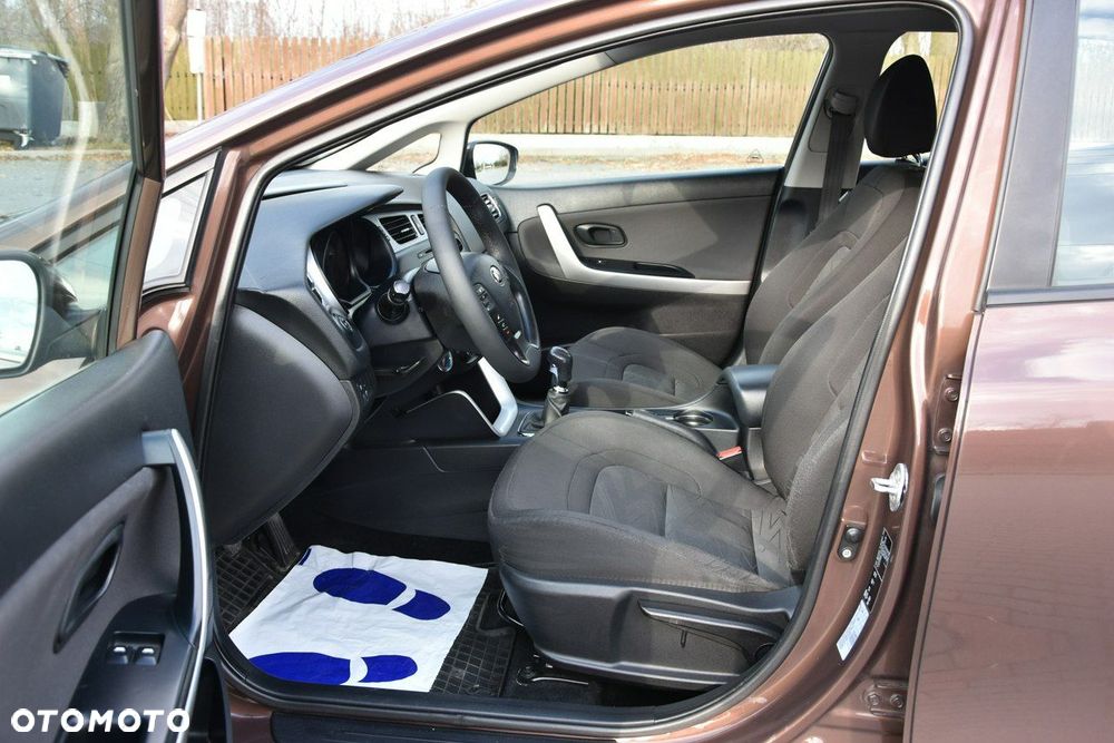 Kia Ceed - 13