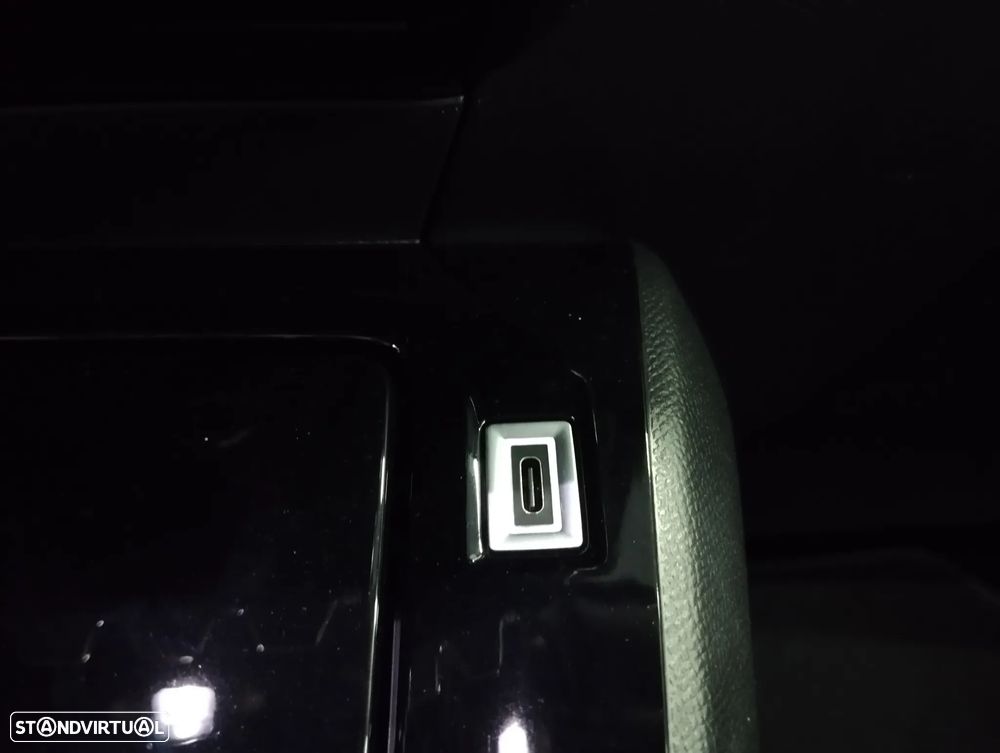 Peugeot 2008 1.2 PureTech Allure — fotografia 38