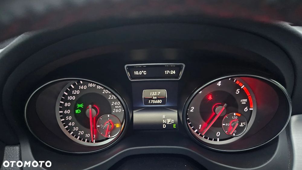 Mercedes-Benz GLA - 9