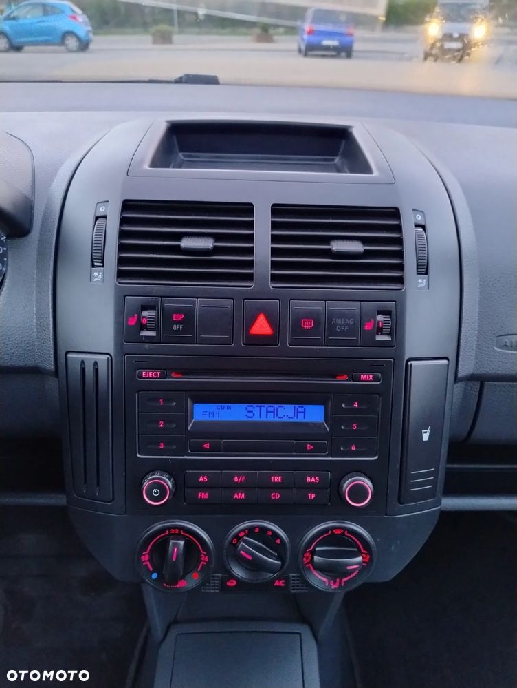 Volkswagen Polo 1.6 Trendline - 19