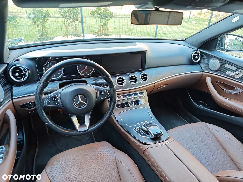 Mercedes-Benz Klasa E 300 9G-TRONIC Avantgarde - 9