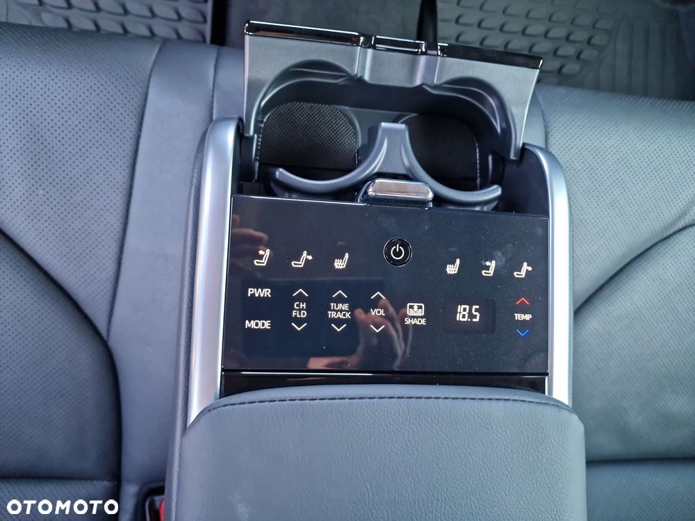 Toyota Camry 2.5 Hybrid Executive CVT - 17
