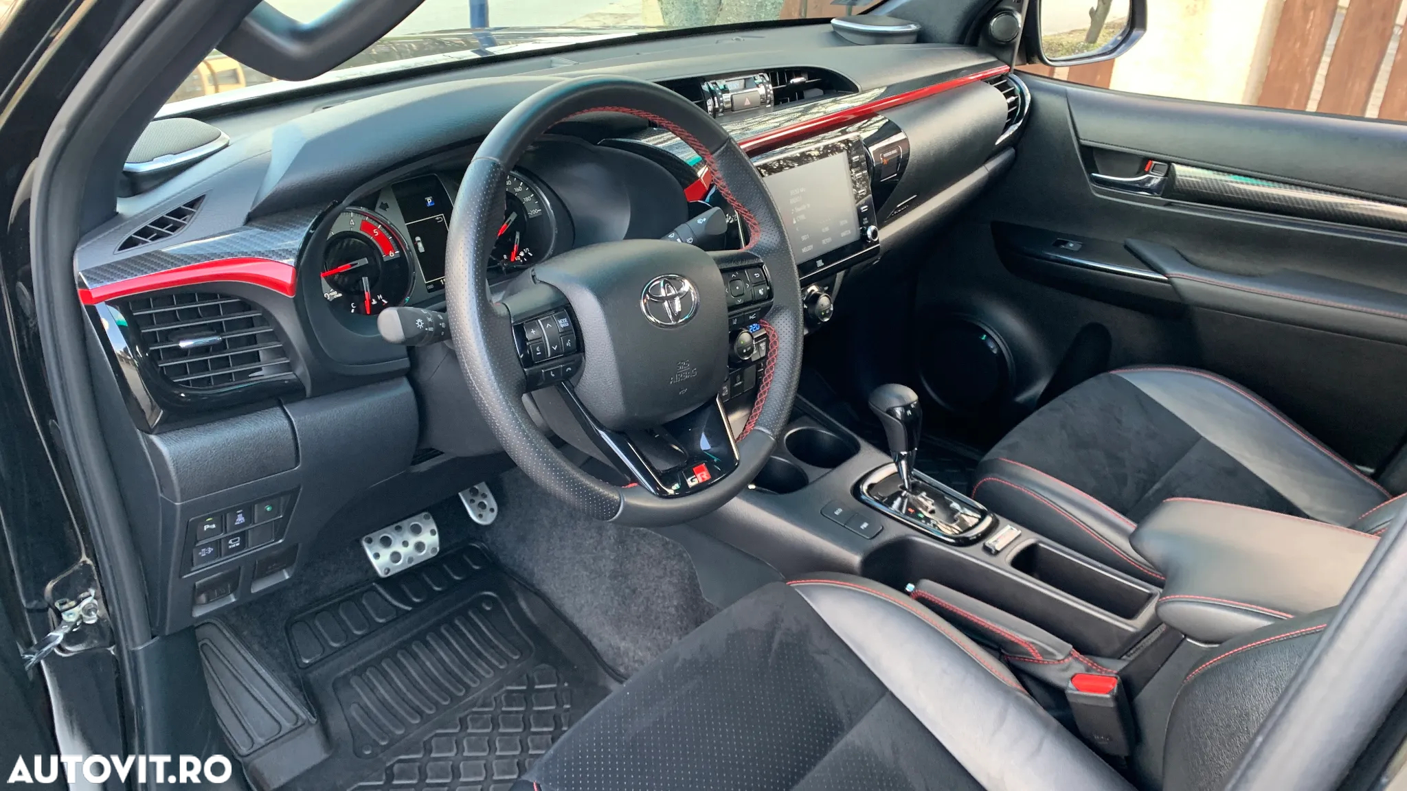 Toyota Hilux 2.8D 204CP 4x4 Double Cab AT GR Sport - 17