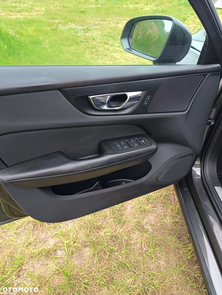 Volvo V60 B3 B Momentum - 21