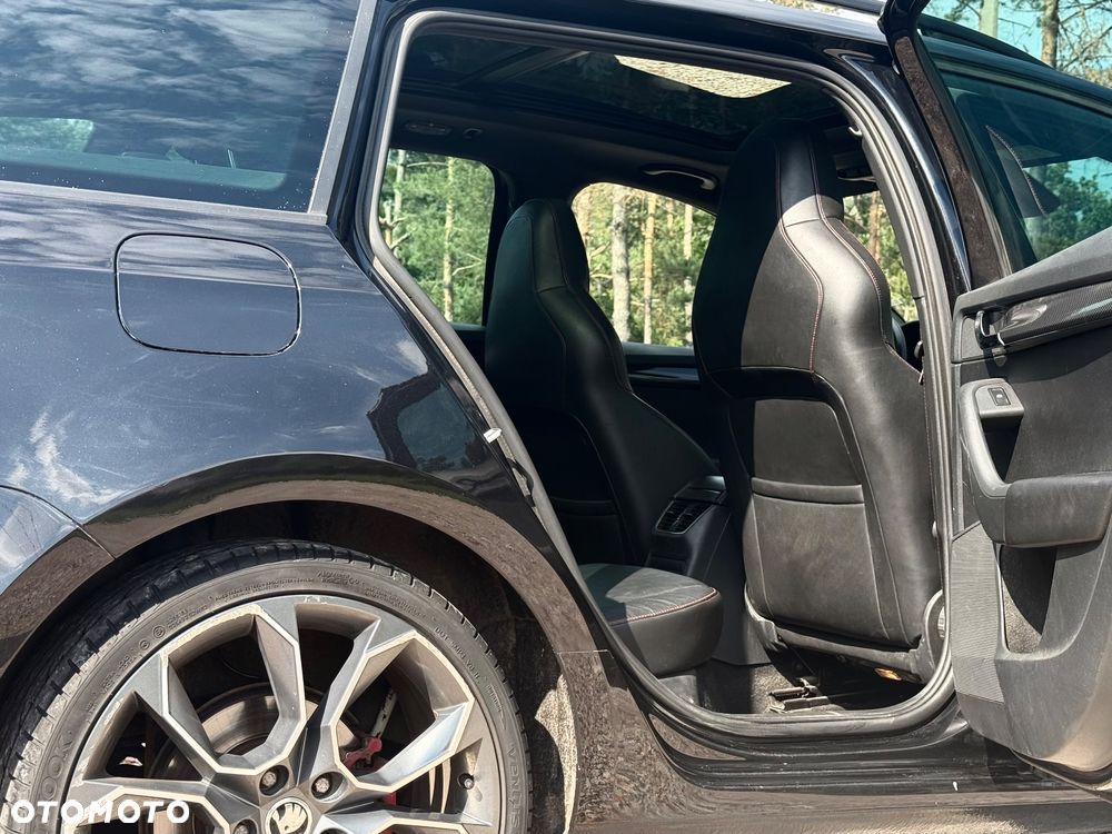 Skoda Octavia 2.0 TDI DSG RS - 21