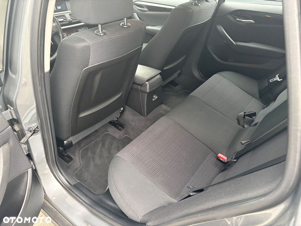 BMW X1 sDrive18d xLine - 13