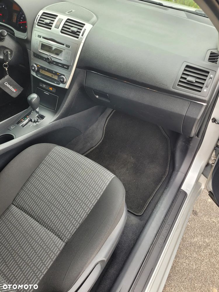 Toyota Avensis 1.8 Sol MS - 23