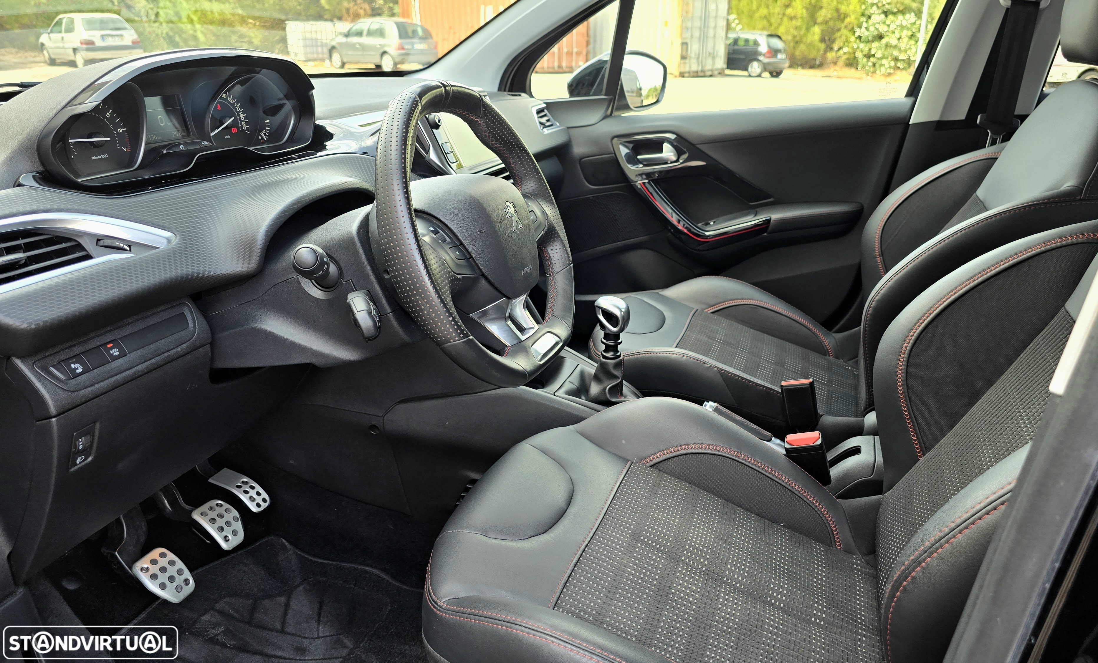 Peugeot 208 1.2 PureTech GT Line - 10