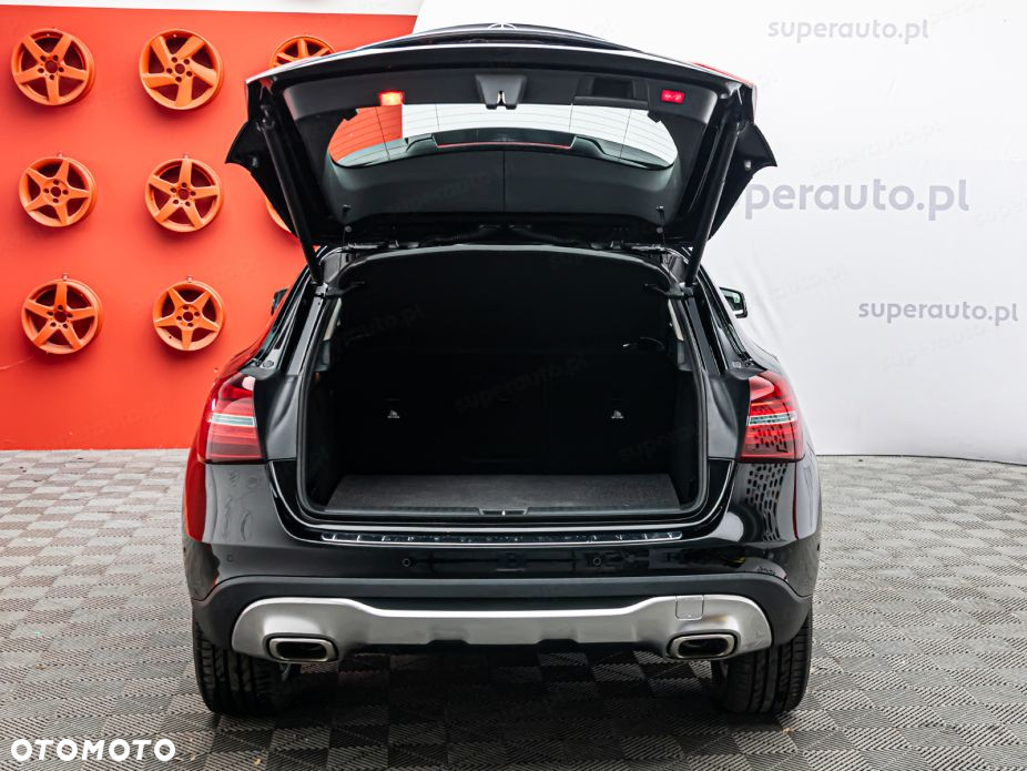 Mercedes-Benz GLA 200 7G-DCT - 21