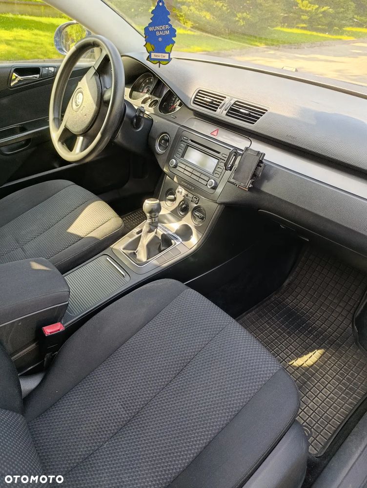 Volkswagen Passat - 11