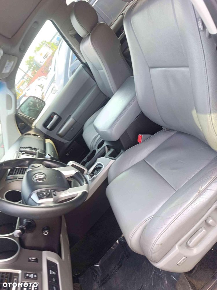 Toyota Sequoia - 4