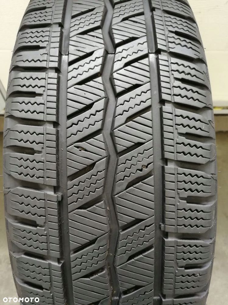 Opona zimowa 215/60 R 17C Hankook Winter Icept LV - 2