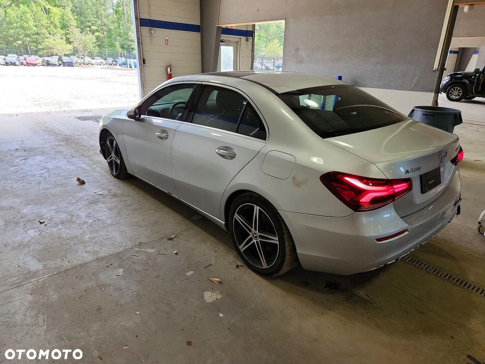 Mercedes-Benz Klasa A 220 4Matic 7G-DCT - 3