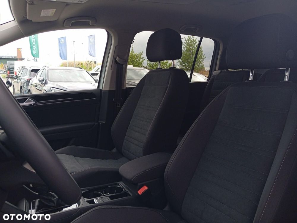 Volkswagen Touran - 12