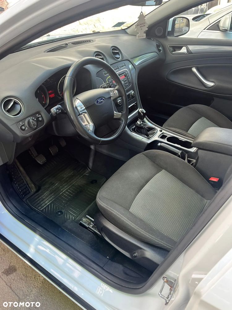 Ford Mondeo 2.0 TDCi Trend - 10