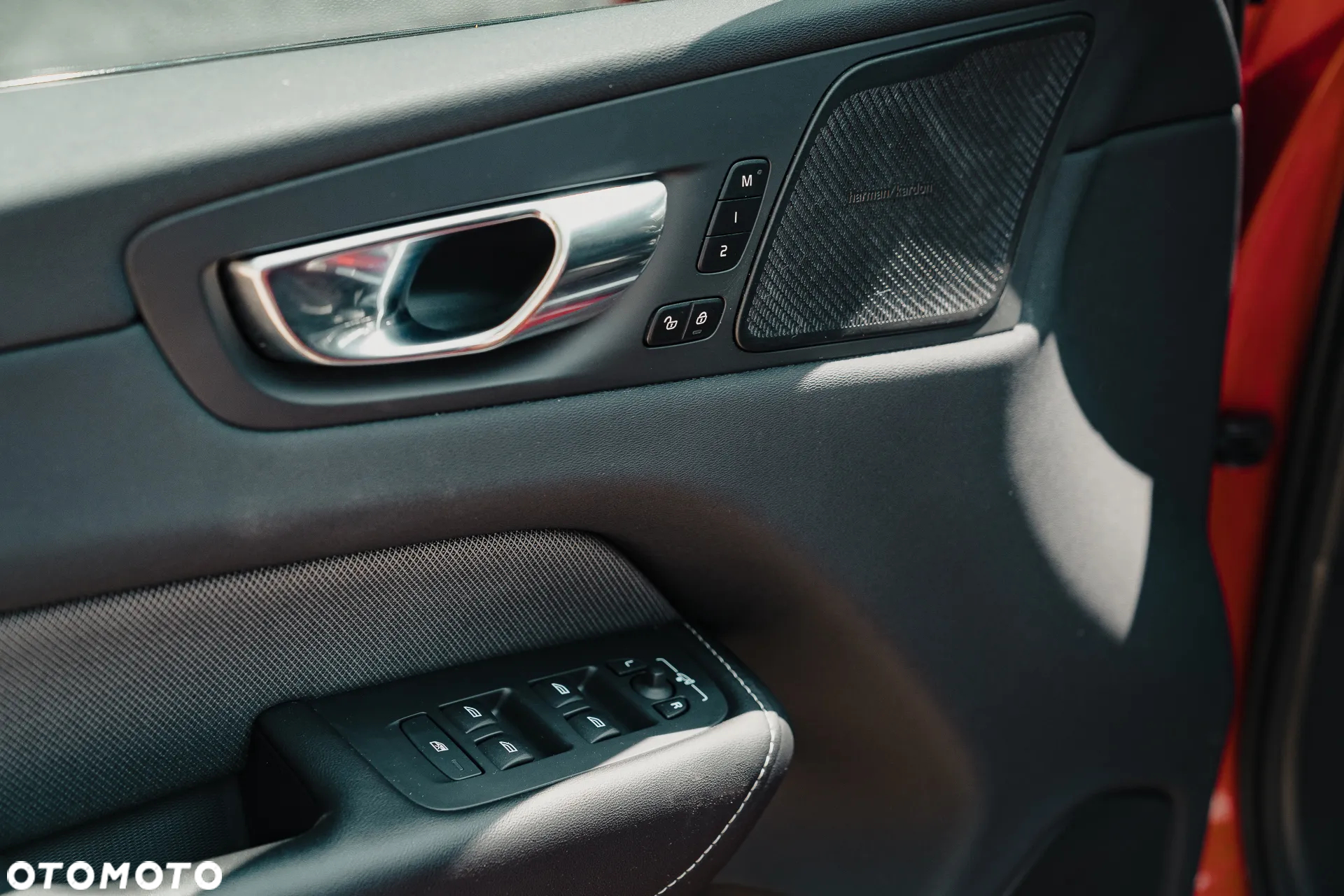 Volvo XC 60 T6 AWD Plug-In Hybrid R-Design - 23